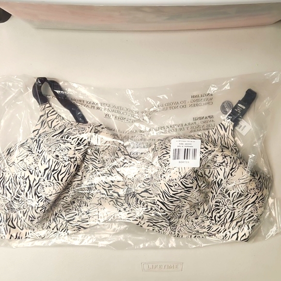 ❤️NWT VINTAGE TORRID BRA - WIRELESS LIGHTLY LINED - ANIMAL PRINT BACK SMOOTHING - Picture 6 of 9